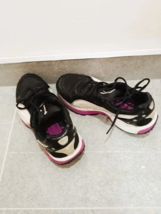 Puma - Size 6 - Picture 3 of 4